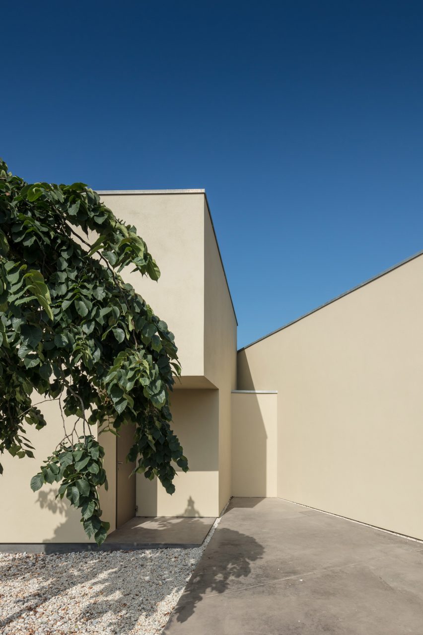 Arada Office by Nelson Resende