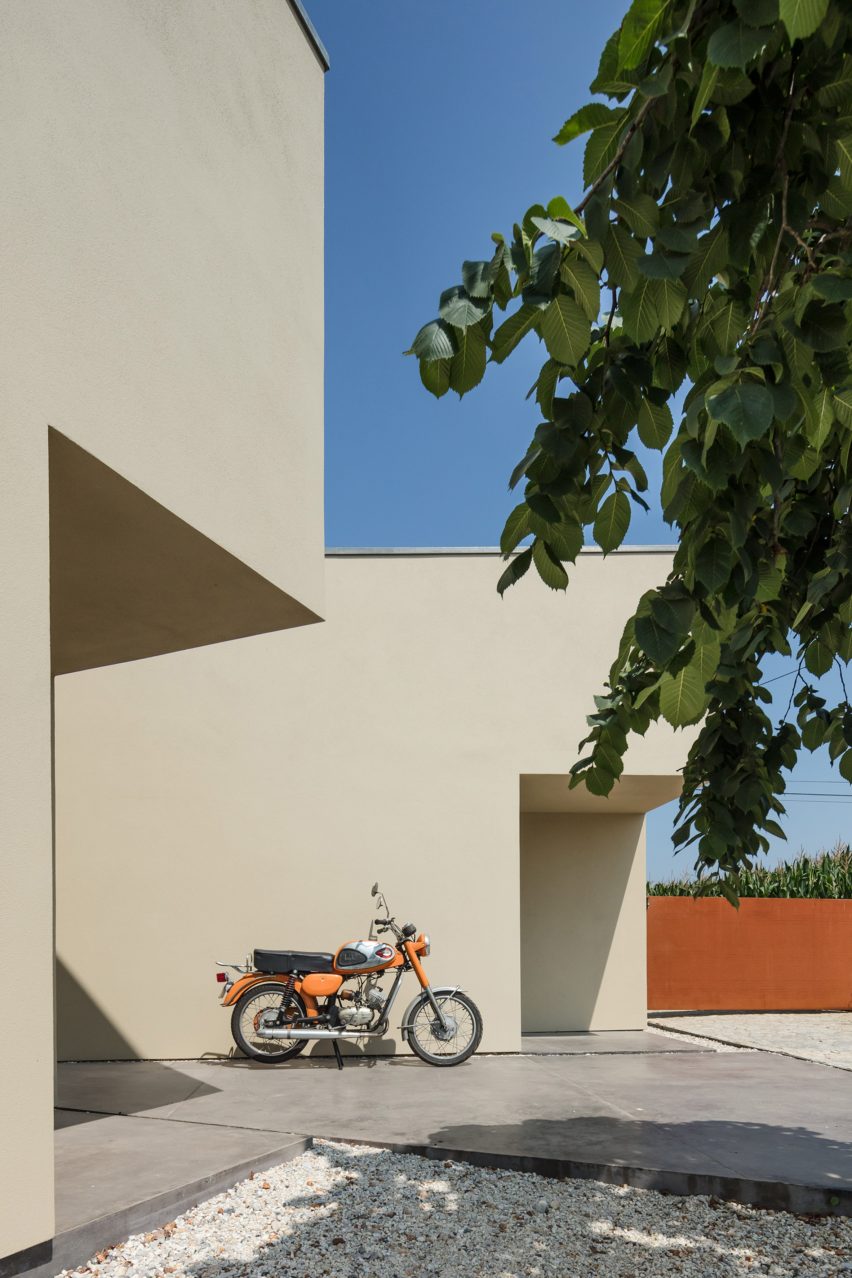 Arada Office by Nelson Resende