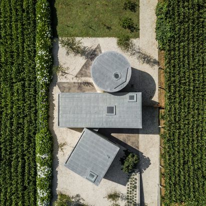 Three geometric volumes form Nelson Resende’s architecture studio