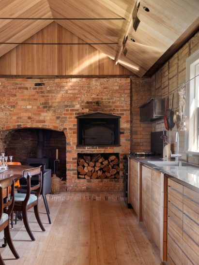 Captain Kelly's Cottage by John Wardle Architects