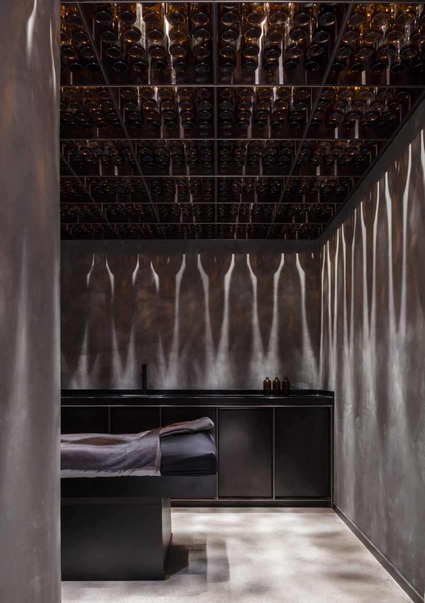 Chaps & Co, Dubai by Nicholas Szczepaniak Architects