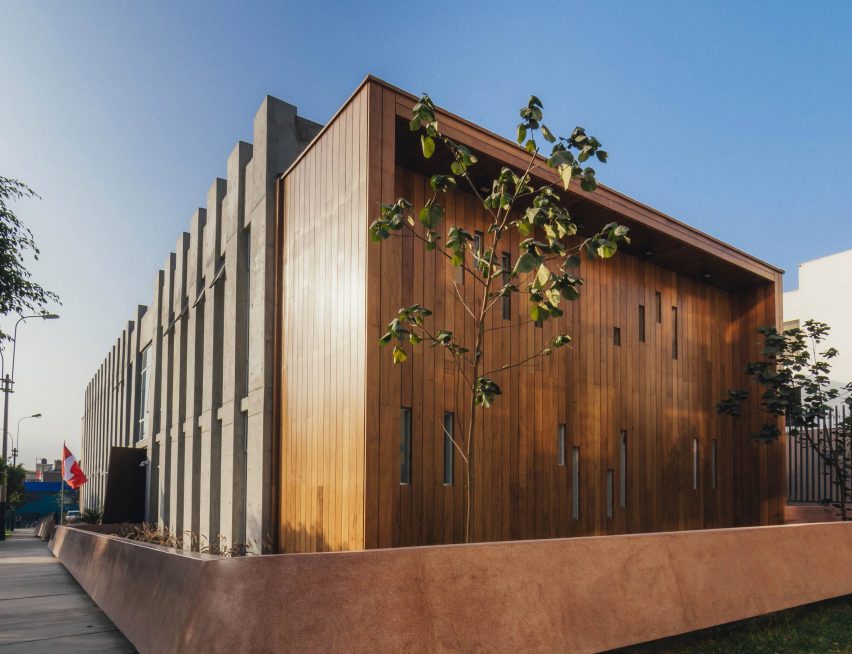 Community Library in La Molina by Gonzalez Moix Arquitectura