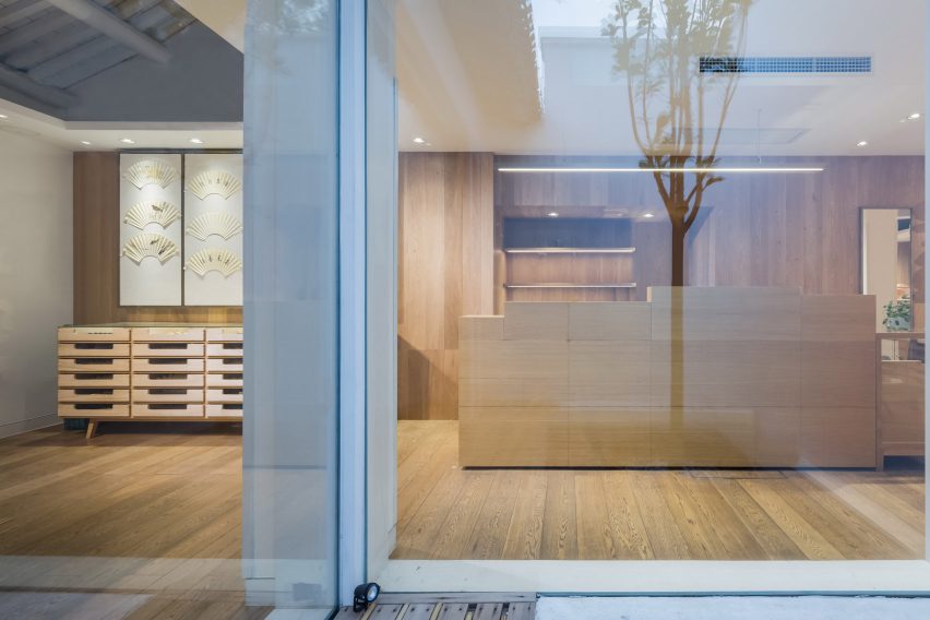 Fan Shop in Beijing by Golucci