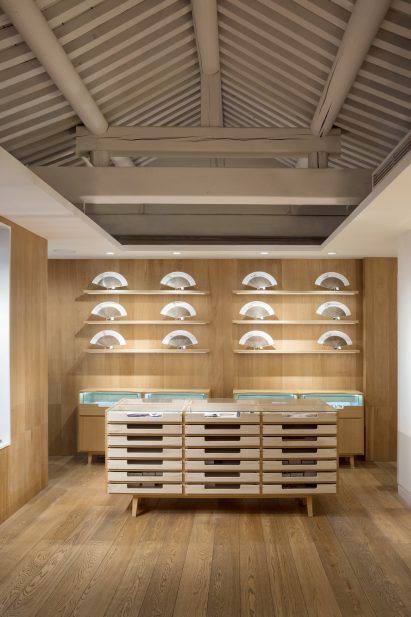 Fan Shop in Beijing by Golucci