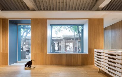 Fan Shop in Beijing by Golucci