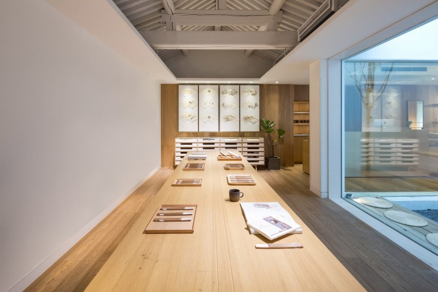 Fan Shop in Beijing by Golucci