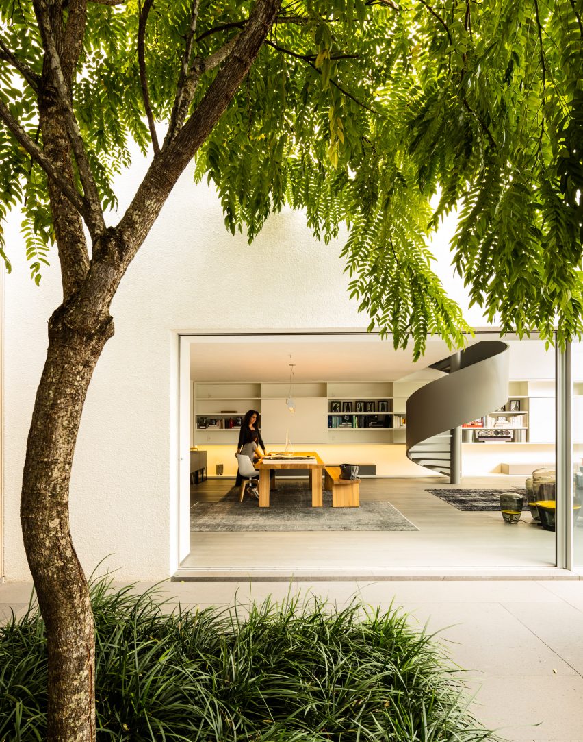 Gama Issa by Studio MK27
