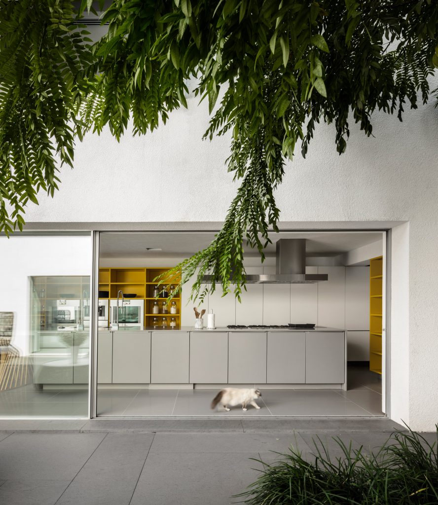 Gama Issa by Studio MK27