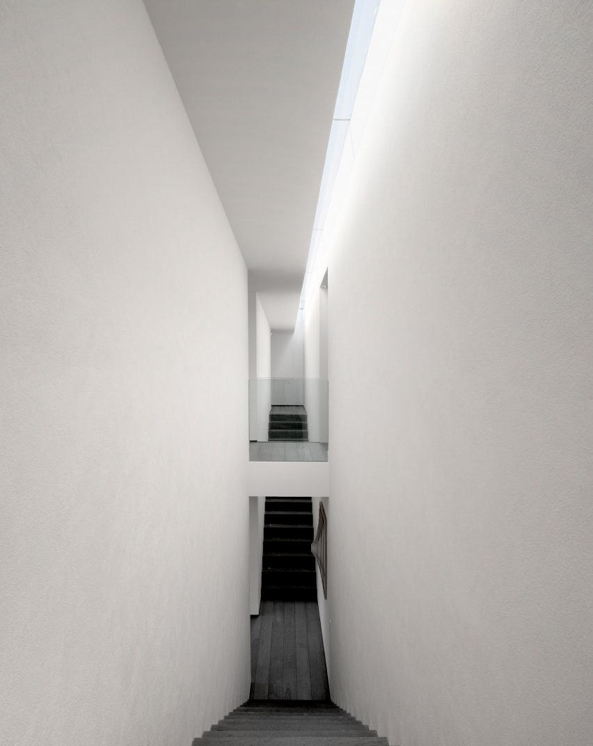 Gama Issa by Studio MK27
