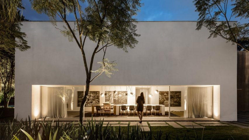 Studio MK27 updates and expands Gama Issa house in São Paulo