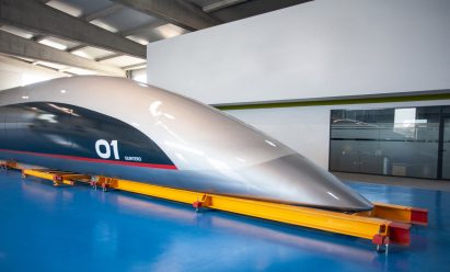 Priestmangoode creates full-scale prototype of "spaceship-like" Hyperloop capsule