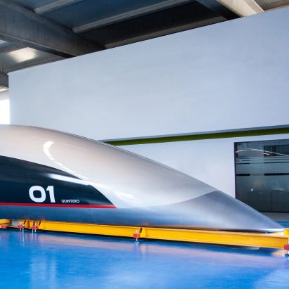 Priestmangoode creates full-scale prototype of "spaceship-like" Hyperloop capsule