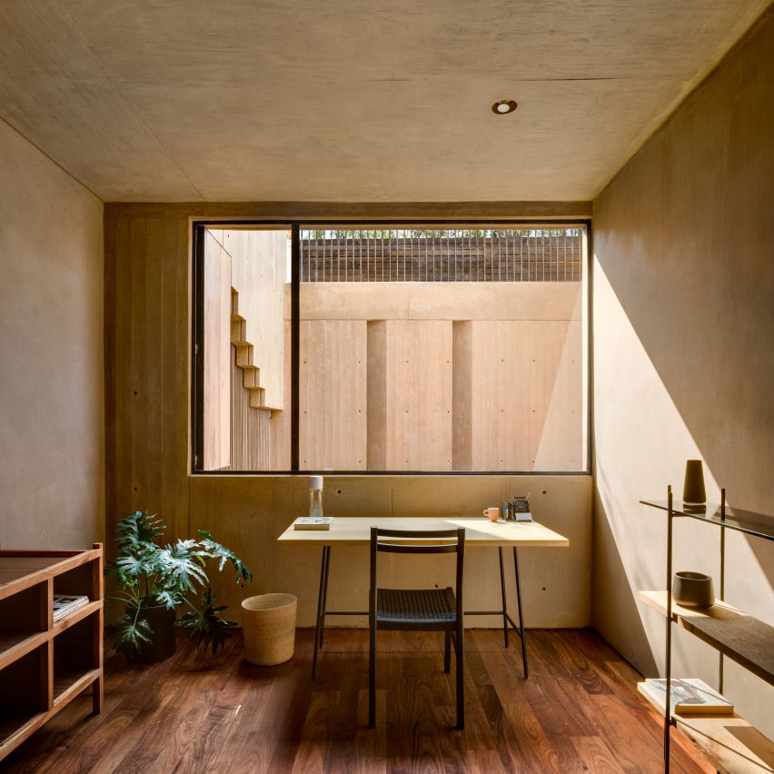 LC710 by Taller Hector Barroso