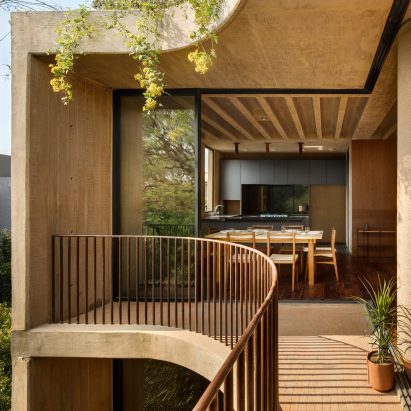 LC710 by Taller Hector Barroso