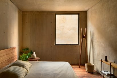 LC710 by Taller Hector Barroso
