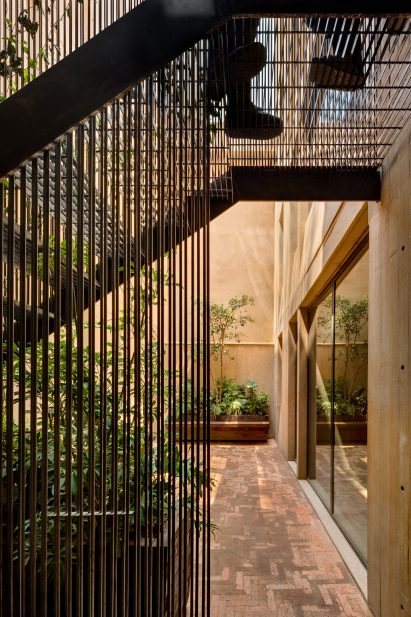 LC710 by Taller Hector Barroso