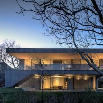 Montauk House by Desai Chia