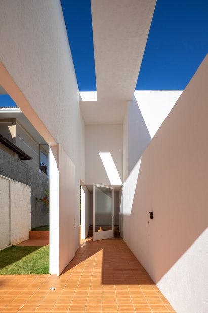 Morrone House by Bloco Arquitetos Associados