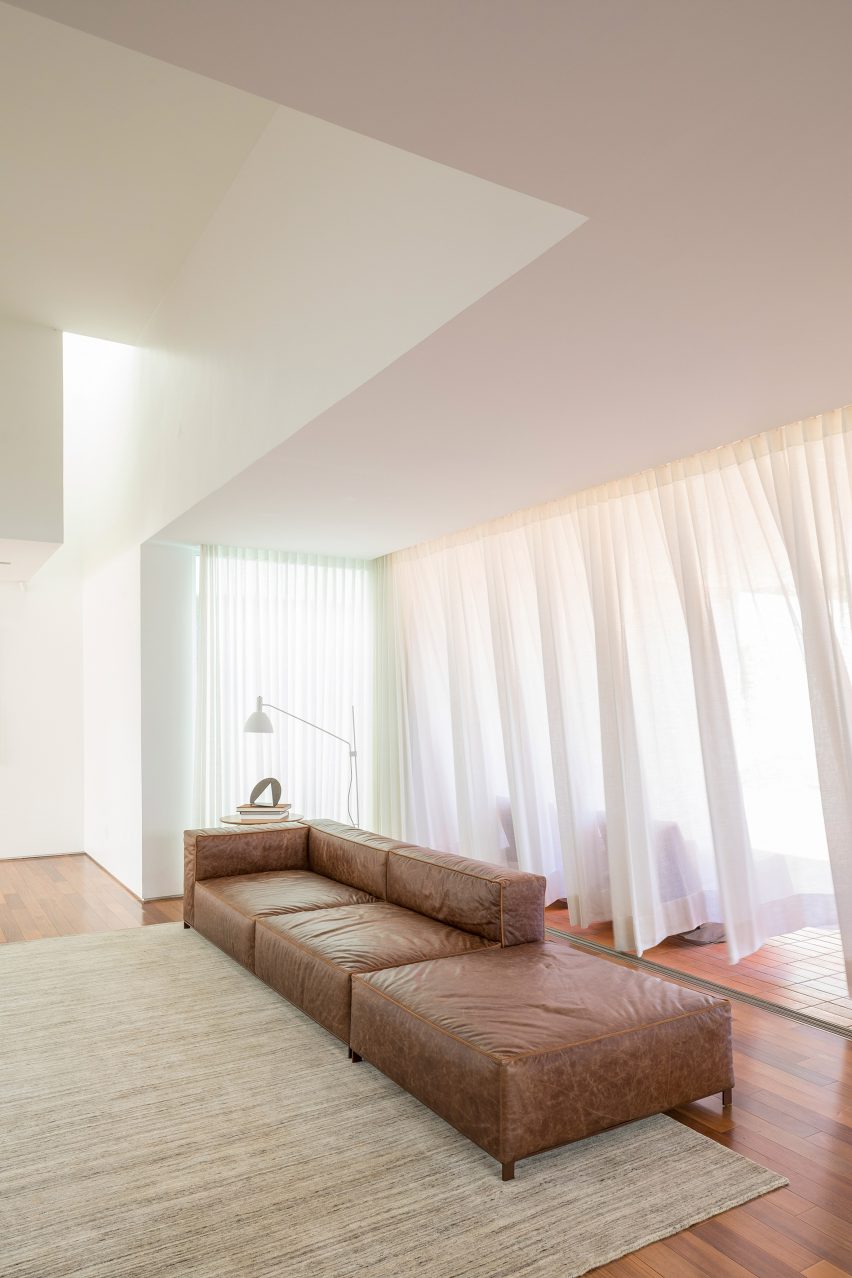 Morrone House by Bloco Arquitetos Associados