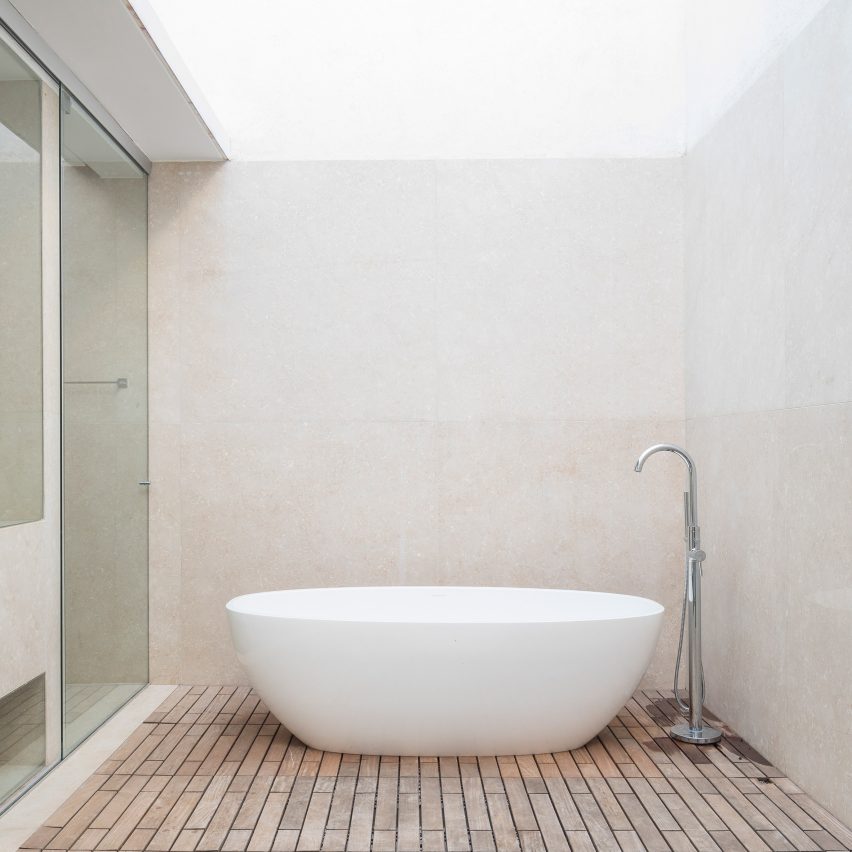 Morrone House by Bloco Arquitetos Associados