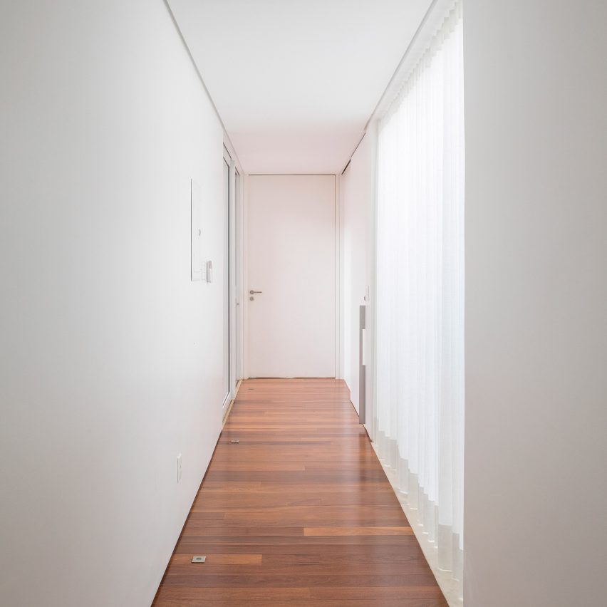 Morrone House by Bloco Arquitetos Associados
