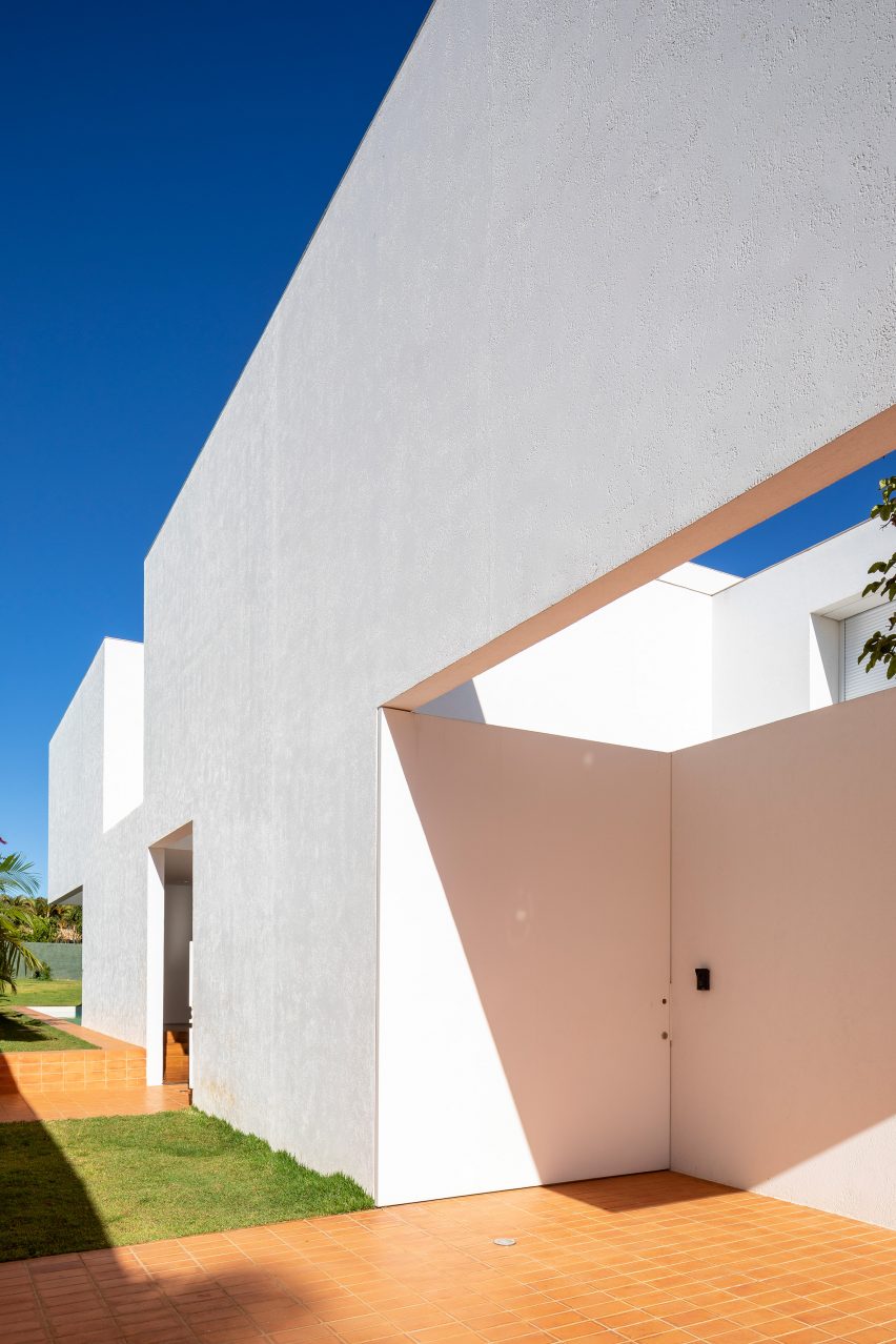Morrone House by Bloco Arquitetos Associados