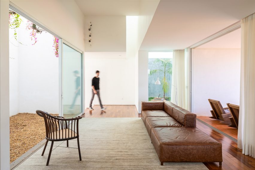 Morrone House by Bloco Arquitetos Associados