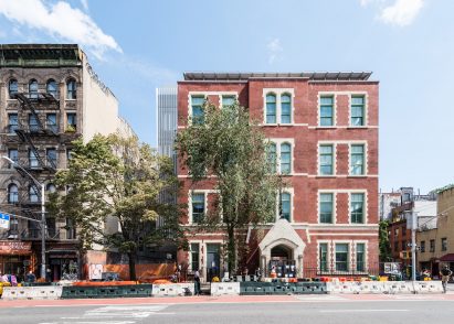 122 Community Arts Center by Deborah Berke Partners