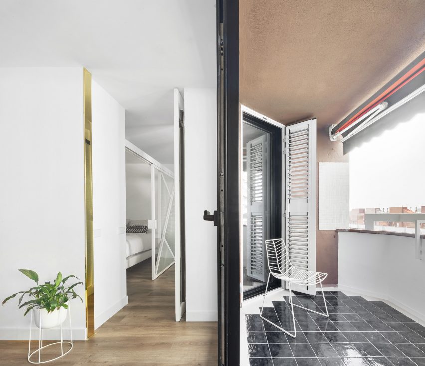 Sardenya Apartment by Raul Sanchez Architects