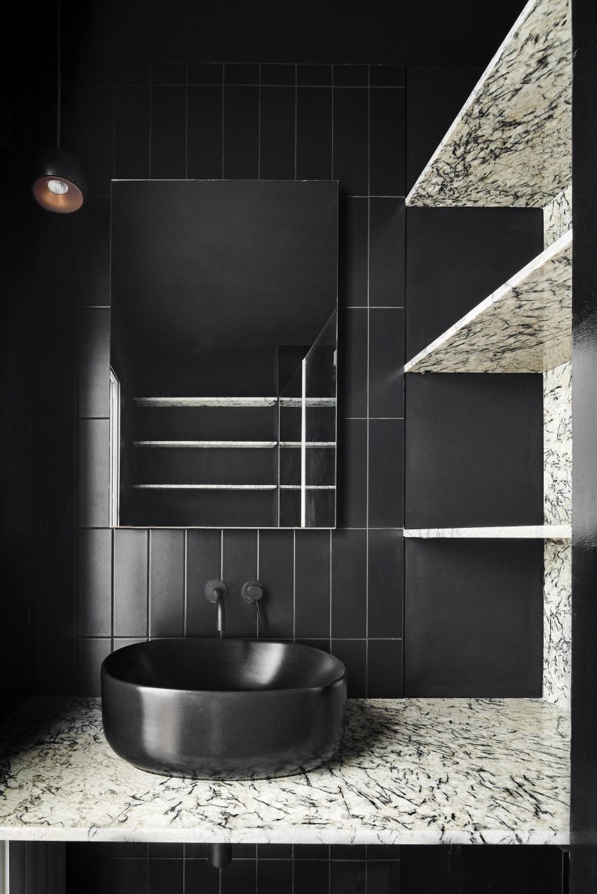 Sardenya Apartment by Raul Sanchez Architects