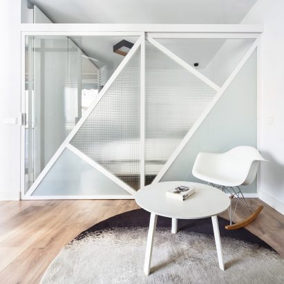 Sardenya Apartment by Raul Sanchez Architects
