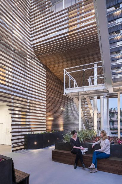 San Vicente 935 by LOHA