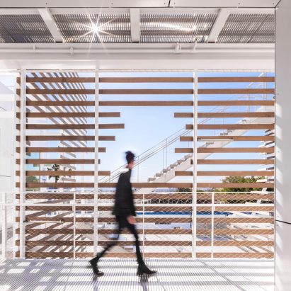 Slats shade LOHA’s San Vicente 935 apartment building in West Hollywood