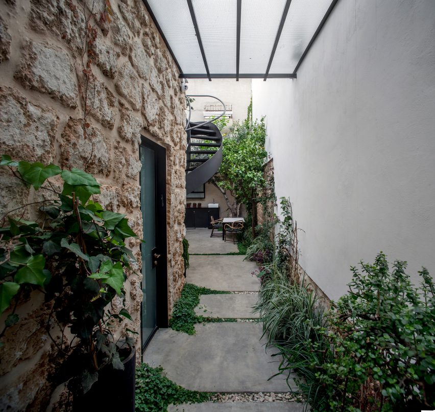 Spiral Suite House by Anat Gay Architects