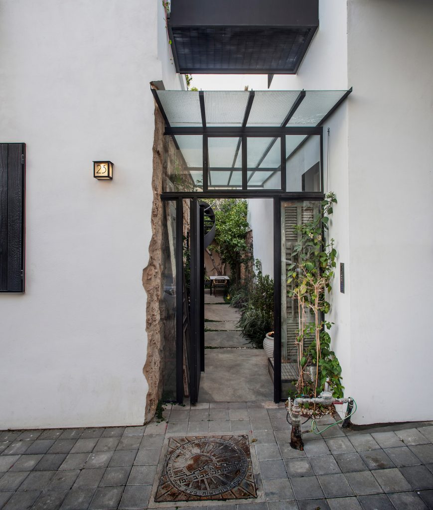 Spiral Suite House by Anat Gay Architects