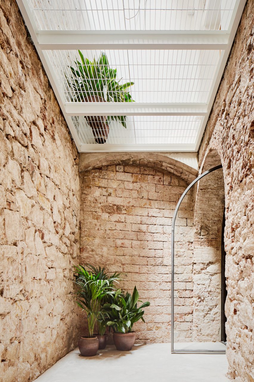 Triplex At Sant Antoni by Valentí Albareda Tiana