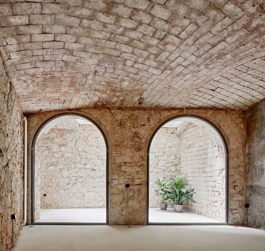 Triplex At Sant Antoni by Valentí Albareda Tiana