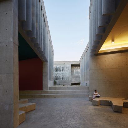 Edificio E by Barclay & Crousse