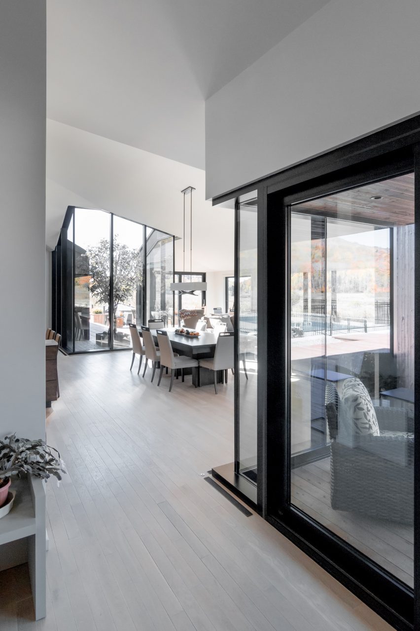 Vallee du Parc Residence by Chevalier Morales Architectes