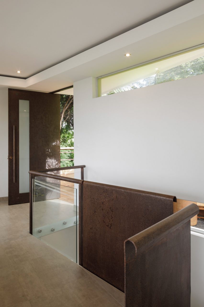Waterfall house by LSD Architects