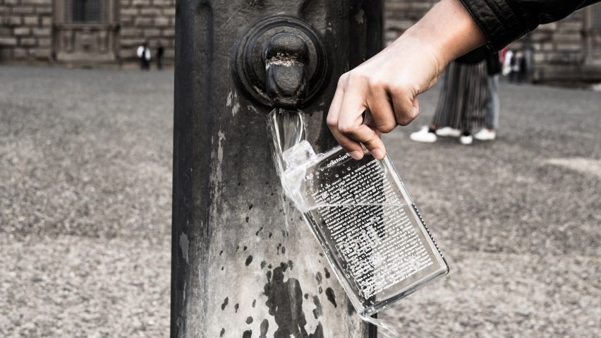 Emanuele Pizzolorusso’s refillable bottles can guide you towards urban water fountains