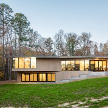 Smitharc Architects situates Blue Dog Residence on wooded property in North Carolina