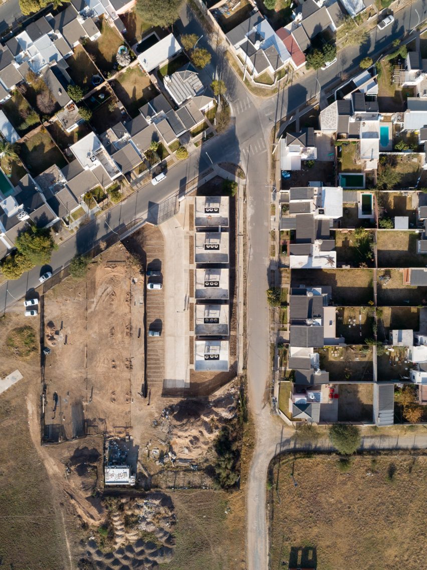 Housing for Argentinian teachers by Nomada and Eypaa