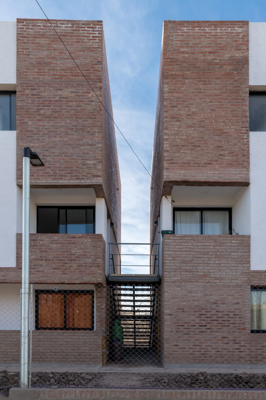 Housing for Argentinian teachers by Nomada and Eypaa