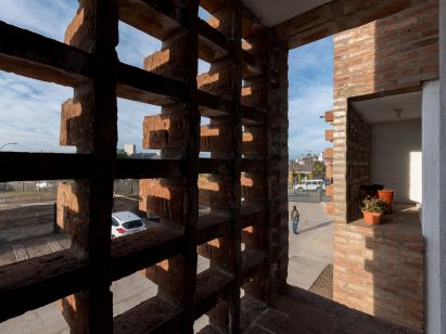 Housing for Argentinian teachers by Nomada and Eypaa