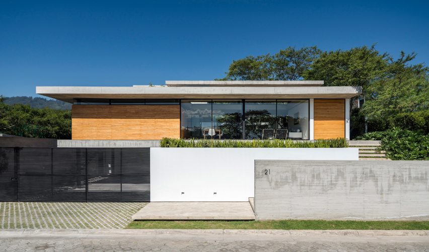 Tacuri House by Gabriel Rivera