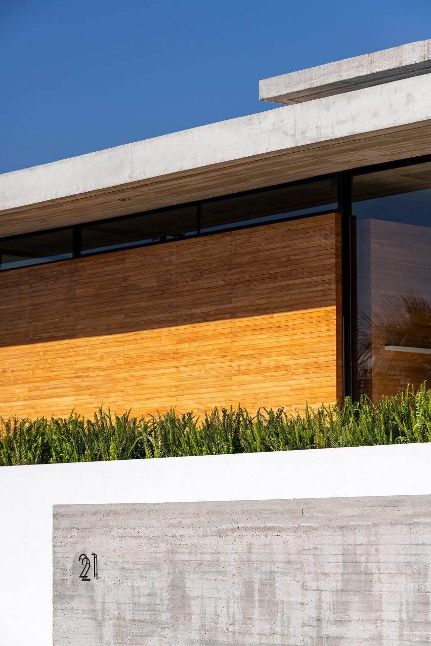 Tacuri House by Gabriel Rivera