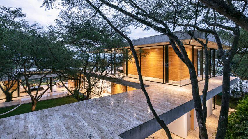 Gabriel Rivera designs Tacuri House for verdant site in Ecuador
