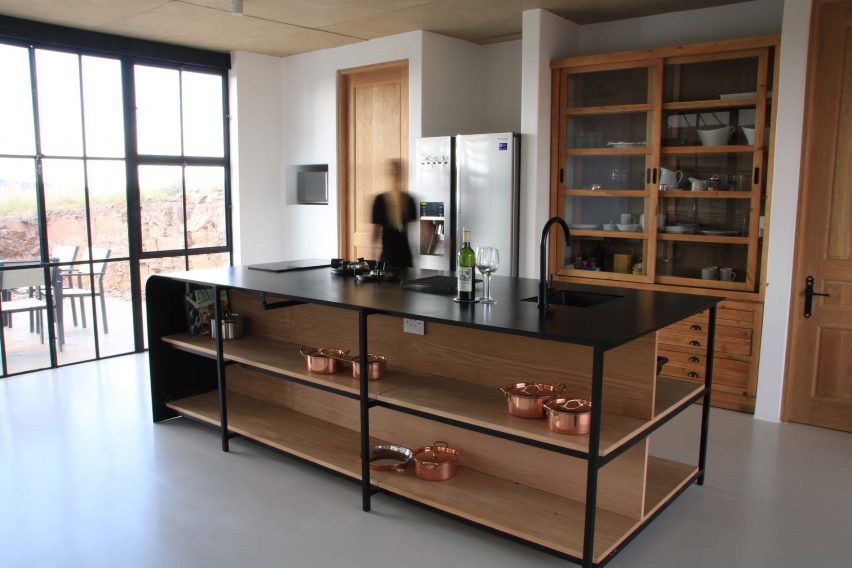 Kitchen of Conservatory House by Nadine Englebrecht in South Africa