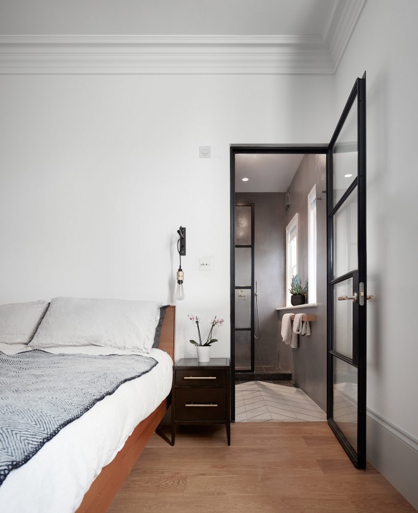 Merrett Houmøller Architects has renovated and extended a townhouse in north London